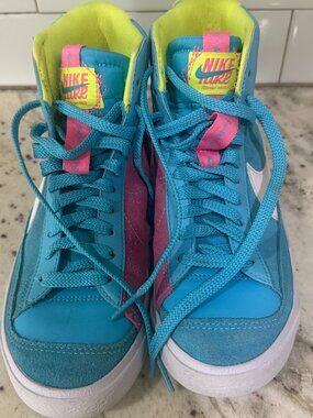 Girls Nike Hightops (sz. 4.5)